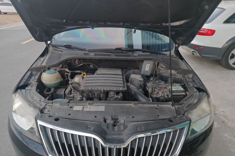 斯柯达 昕锐 2013款 1.6L 手动智选型机舱底盘24