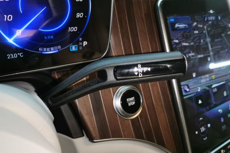 奔驰EQE SUV 2024款 500 4MATIC 豪华版中控内饰18