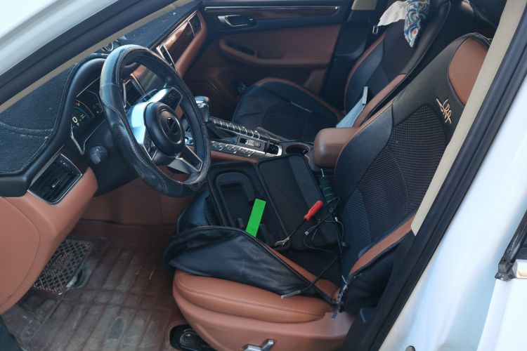 众泰SR9 2017款 2.0T 自动极致之梦版中控内饰19