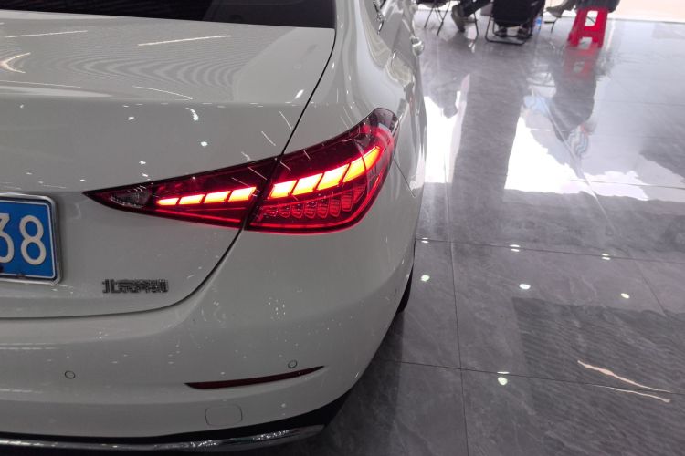 奔驰C级 2023款 C 260 L车身外观9