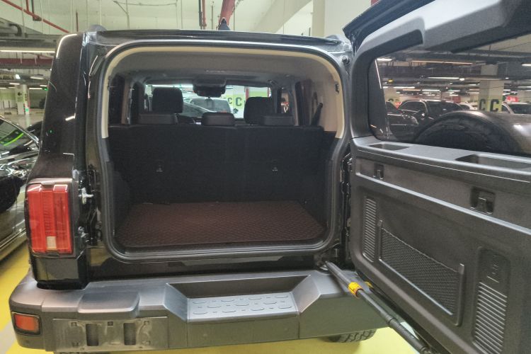 坦克300 2023款 越野版 2.0T 征服者机舱底盘23