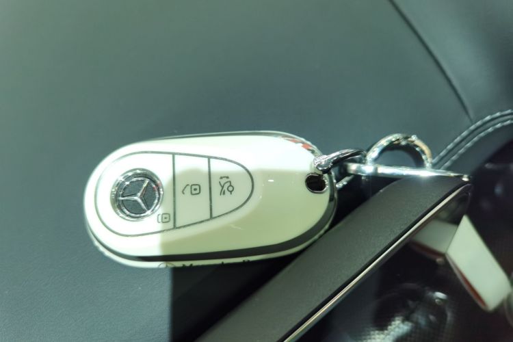 奔驰C级 2022款 C 260 L 运动版中控内饰7001