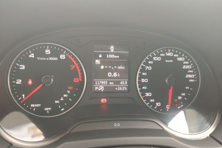 奥迪A3 2018款 30周年年型 Sportback 35 TFSI 进取型中控内饰14