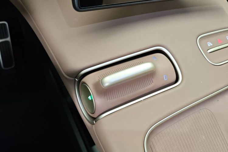 蔚来ES8 2024款 100kWh 签名版中控内饰18