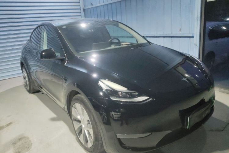 特斯拉 Model Y 2021款 长续航全轮驱动版车身外观3