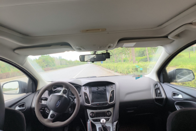 福特 福克斯 2012款 两厢 2.0L 手动豪华运动型局部细节22