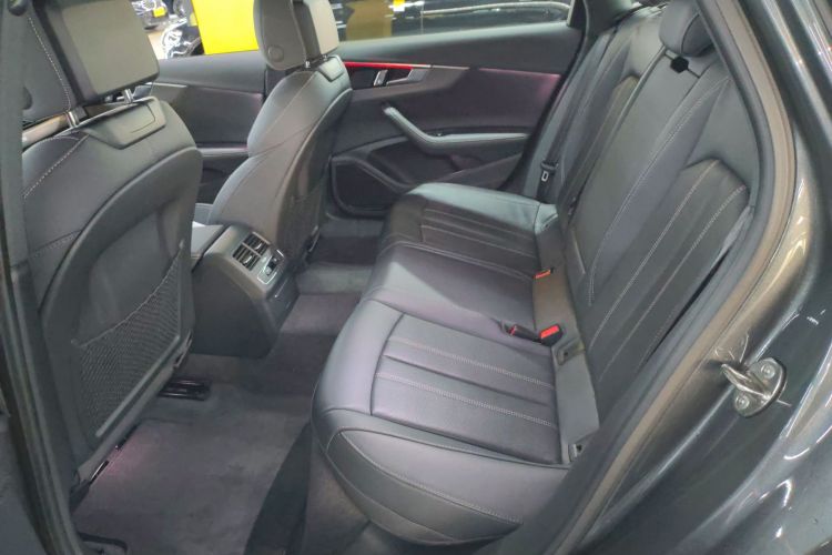 奥迪A4L 2024款 40 TFSI quattro RS套件燃速型中控内饰21