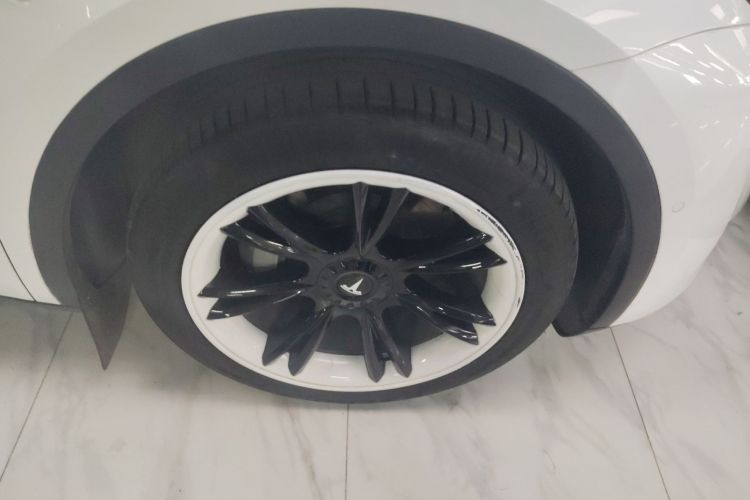 特斯拉 Model Y 2022款 改款 后轮驱动版车身外观10