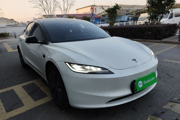 特斯拉 Model 3 2023款 长续航全轮驱动版车身外观3