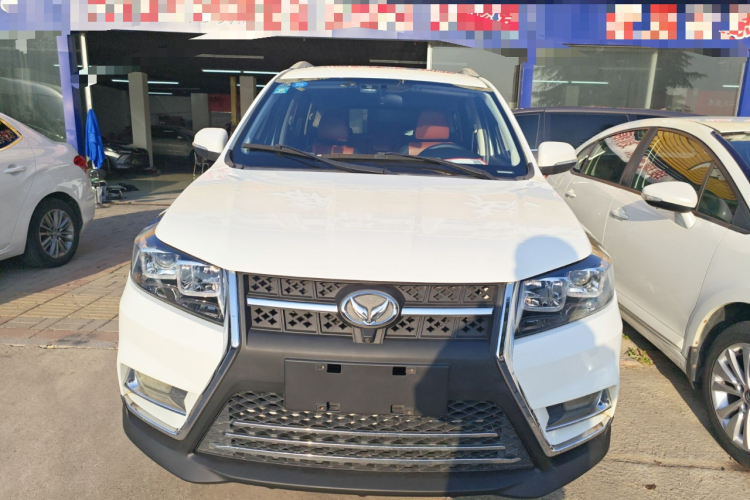 北汽幻速S3 2016款 S3L 1.5L 手动尊享型车身外观2