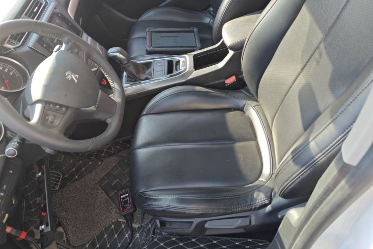 标致408 2015款 1.2T 自动豪华版中控内饰19