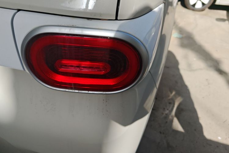 五菱汽车 宏光MINIEV 2024款 第三代 215km 青春版车身外观9