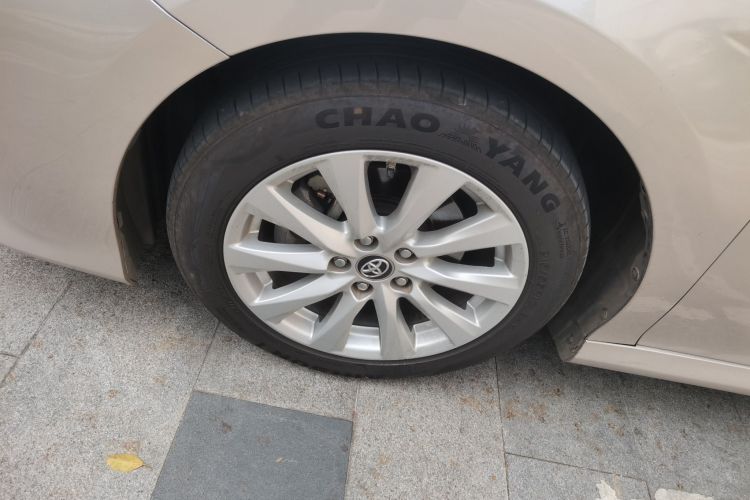 丰田 凯美瑞 2018款 2.0G 豪华版车身外观35