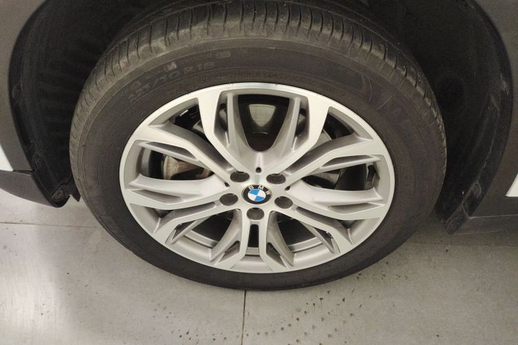 宝马X1 2018款 sDrive20Li 领先型车身外观6002