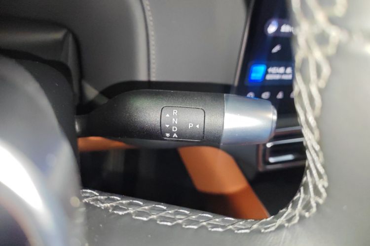 理想汽车 理想L9 2022款 Max中控内饰18