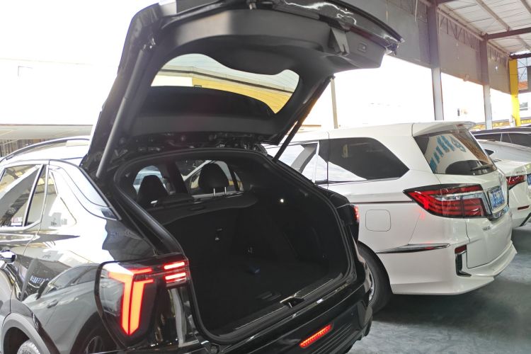 领克01 2023款 2.0TD 四驱暗夜版机舱底盘23