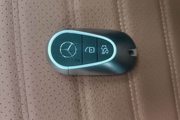 奔驰C级 2025款 C 260 L 运动版中控内饰7001