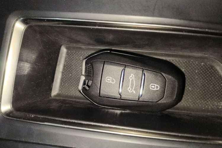 标致4008 2019款 改款 360THP 尝先版中控内饰7001