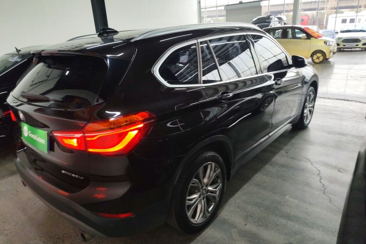 宝马X1 2019款 sDrive20Li 领先型车身外观6005