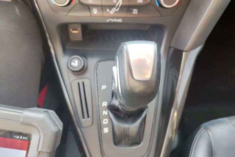 福特 福克斯 2015款 三厢 1.6L 自动风尚型中控内饰18