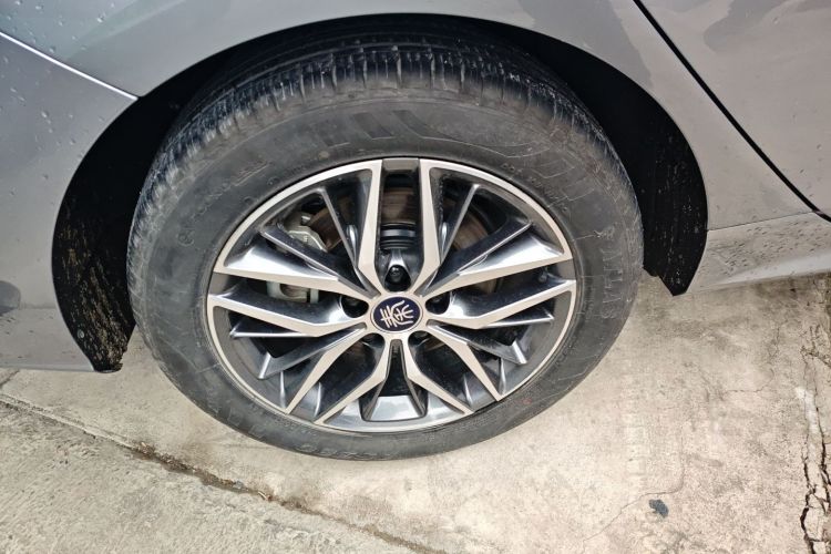 比亚迪 秦PLUS 2023款 冠军版 DM-i 120KM卓越型车身外观6008