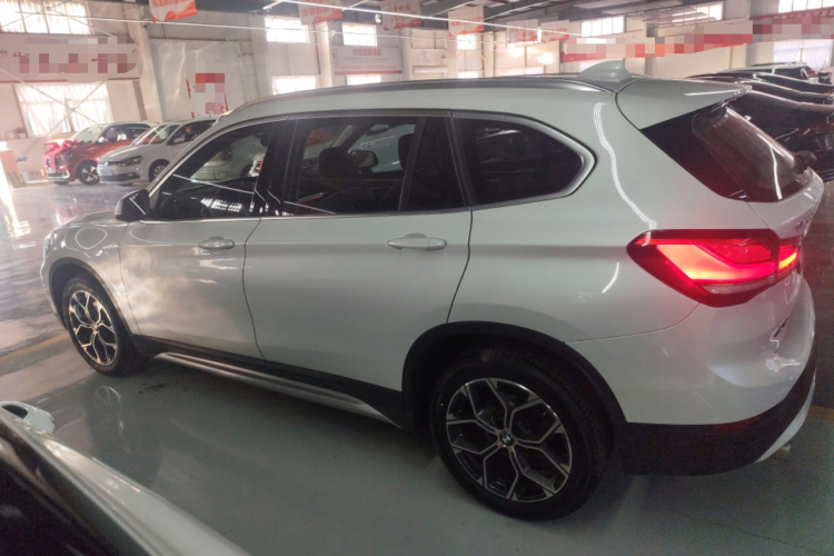 宝马X1 2022款 sDrive20Li 尊享型车身外观4