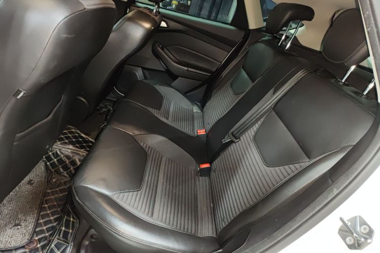 福特 福克斯 2017款 两厢 1.6L 自动风尚型智行版中控内饰21