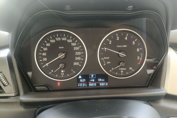 宝马2系旅行车 2016款 220i 领先型中控内饰14