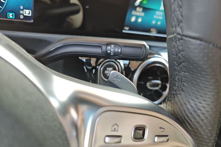 奔驰A级 2020款 A 180 L 运动轿车中控内饰18