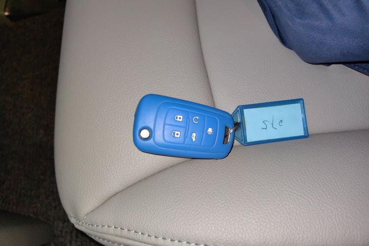 别克GL8 2018款 28T 舒适型 国VI中控内饰7001