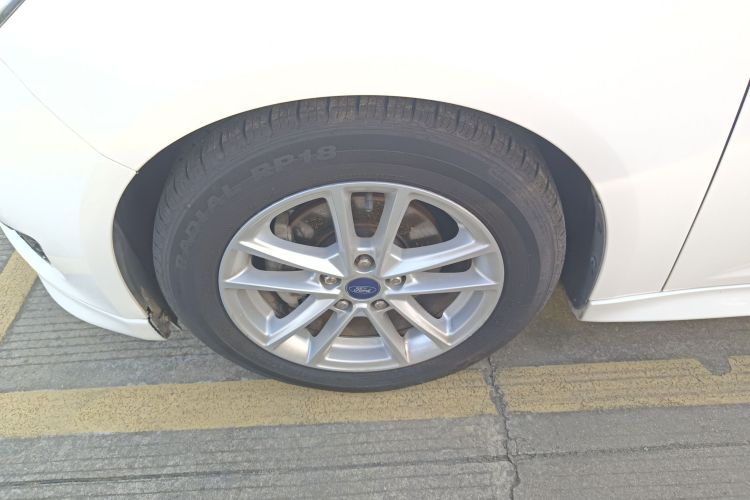 福特 福克斯 2017款 两厢 EcoBoost 125 自动超能风尚型智行版车身外观6007