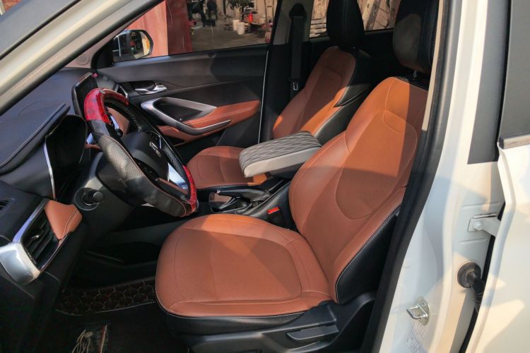 宝骏510 2019款 1.5L 手动优享型77kW 国VI中控内饰19