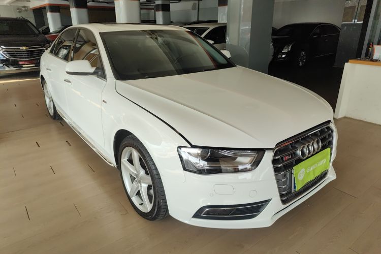 奥迪A4L 2016款 35 TFSI 自动标准型车身外观3