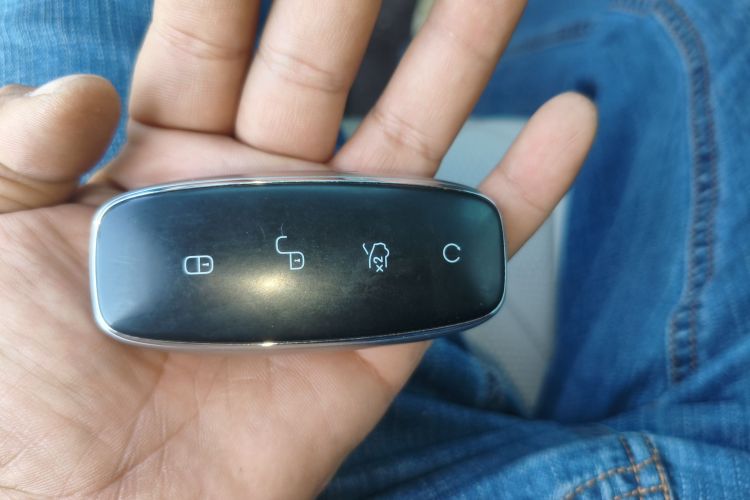 腾势D9 2022款 DM-i 970 四驱旗舰型中控内饰7001