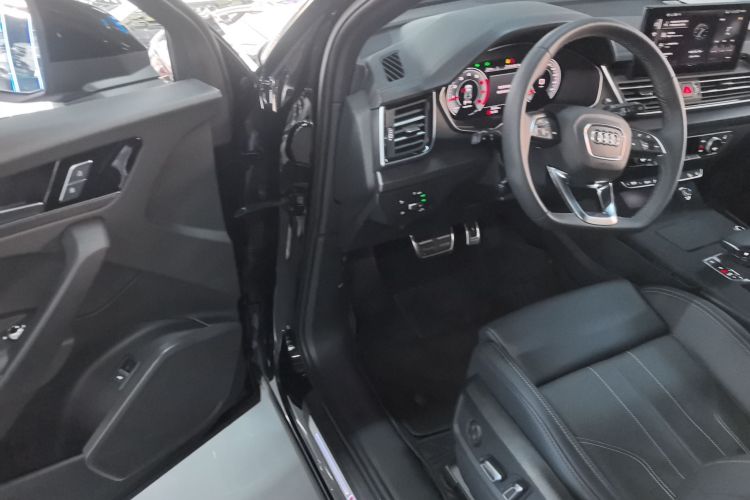 奥迪Q5L 2025款 45周年典藏版 40 TFSI 豪华动感型中控内饰20