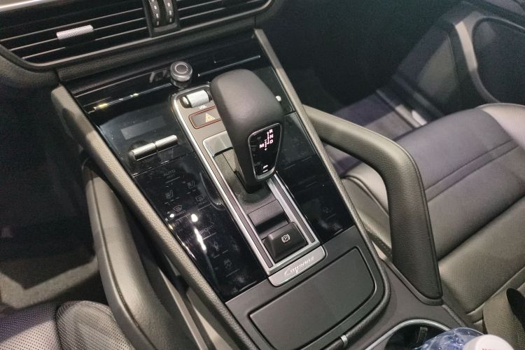 保时捷 Cayenne新能源 2021款 Cayenne E-Hybrid 2.0T中控内饰18