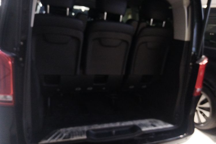 奔驰V级 2020款 V 260 尊贵版机舱底盘23