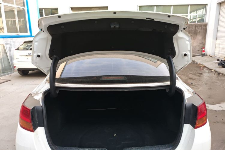 起亚K5 2014款 2.0L 自动LUXURY机舱底盘23