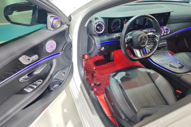 奔驰E级(进口) 2023款 E 260 时尚型运动版中控内饰7003