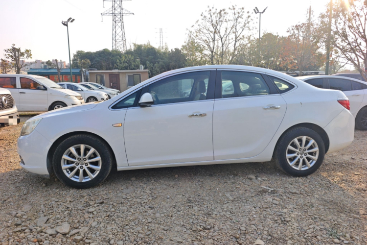 别克 英朗 2013款 GT 1.6L 手动进取版车身外观4