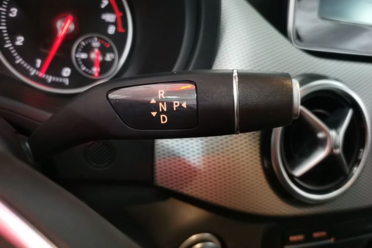 奔驰B级 2015款 B 200 动感型中控内饰18