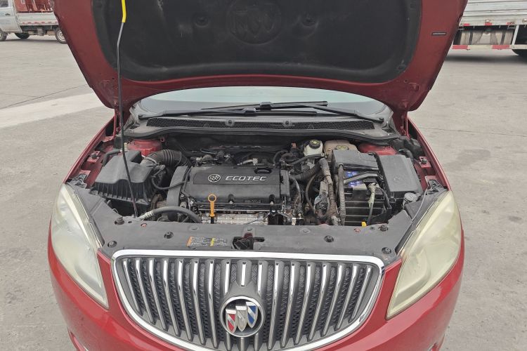 别克 英朗 2013款 GT 1.6L 自动时尚版机舱底盘24