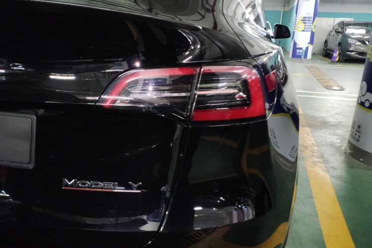 特斯拉 Model Y 2022款 Performance高性能全轮驱动版车身外观6006