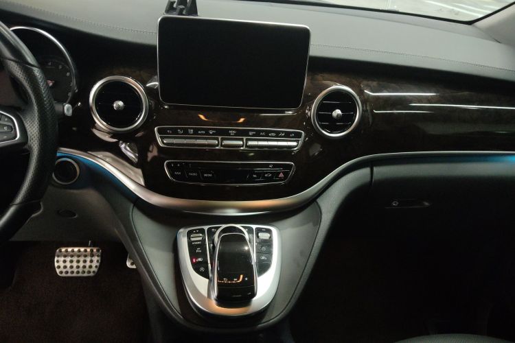 奔驰V级 2018款 V 260 尊贵版 国VI中控内饰16