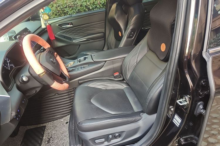 丰田 亚洲龙 2019款 双擎 2.5L XLE尊贵版 国VI中控内饰19