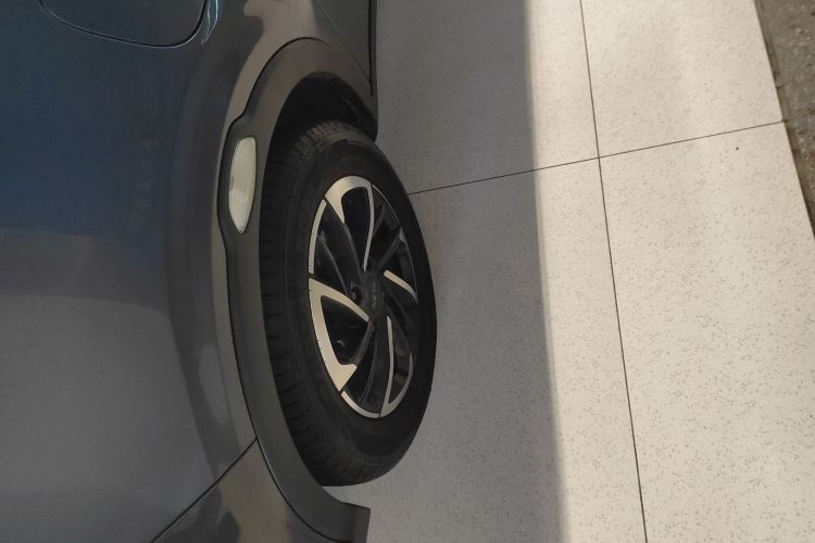 哪吒汽车 哪吒V 2022款 长续航行业定制版车身外观6007