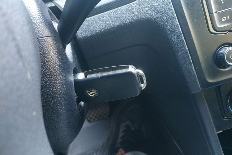 大众 捷达 2015款 质惠版 1.6L 自动时尚型中控内饰7001