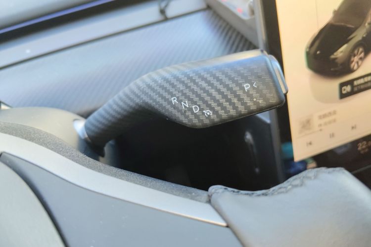 特斯拉 Model Y 2023款 长续航全轮驱动版中控内饰18