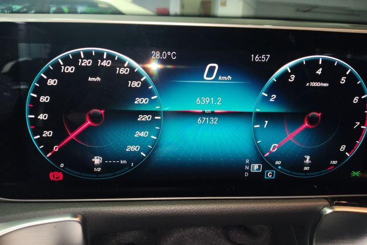 奔驰GLB 2020款 改款 GLB 200 动感型中控内饰14