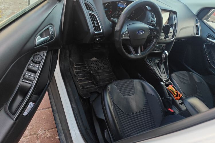 福特 福克斯 2017款 两厢 EcoBoost 180 自动精英型中控内饰20